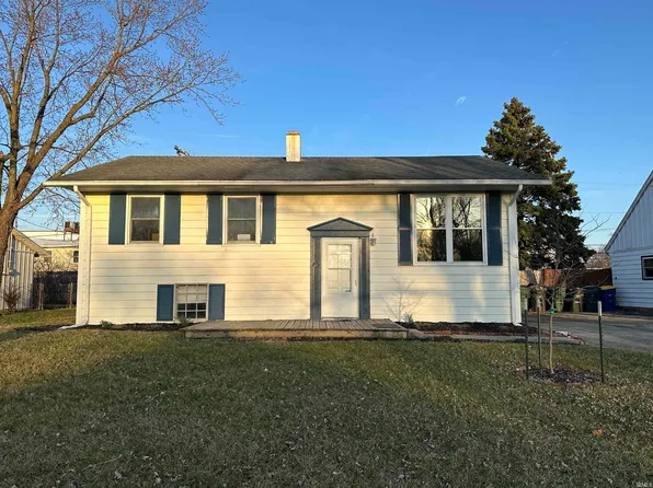 2712 N Belmont Dr, Muncie, IN 47304