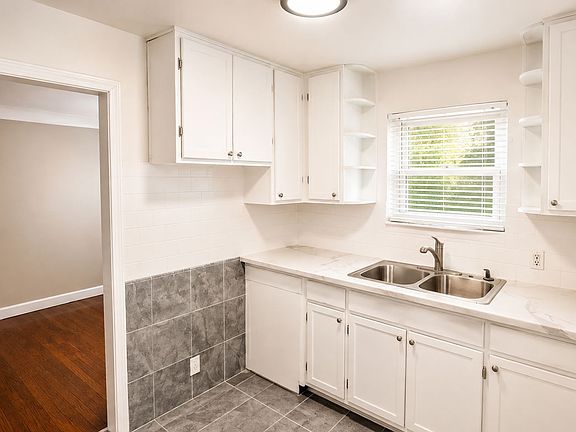 5th image of 9526 Patton St