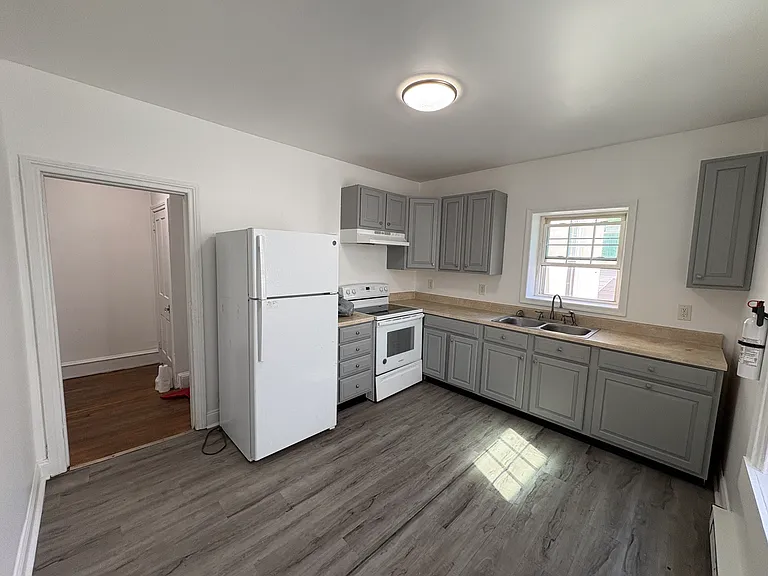 229 E Chestnut Apt 2 — Photo 7