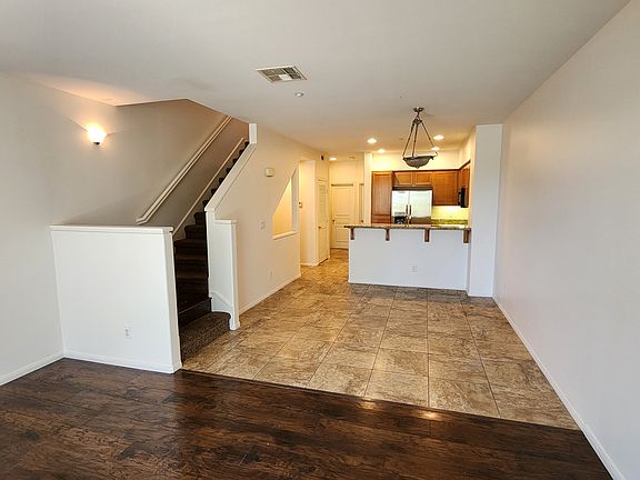 5th image of 4300 Newton Ave Unit 3