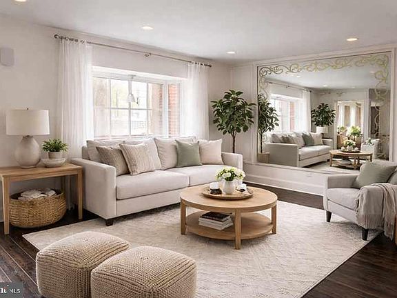4th image of 1104 Lombard St #43