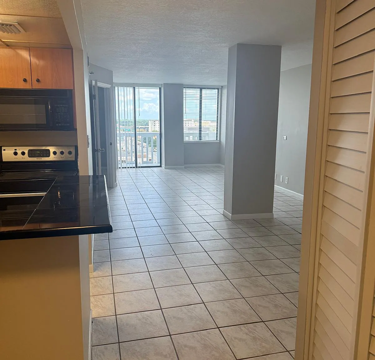 2 bed, 1109 sqft, $2,200 — Photo 4