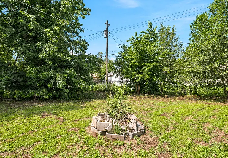 4421 S Oak Ave — Photo 4