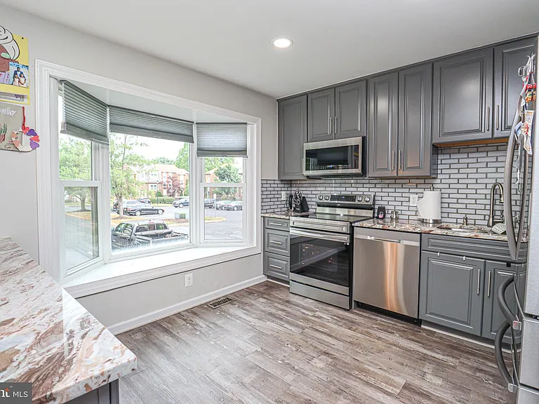 2426 Vineyard Ln — Photo 6