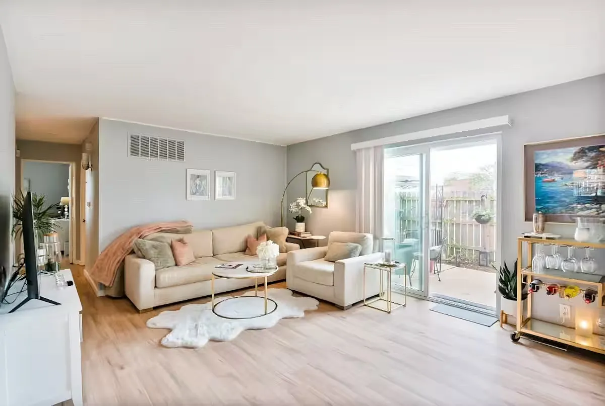 2 bed, 1.5 bath, 858 sqft, $1,600 — Photo 1
