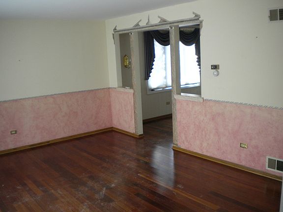 2nd image of 10516 Lockwood Ave