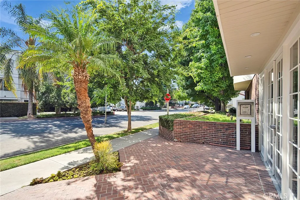 2 bed, 1523 sqft, $4,300 — Photo 3