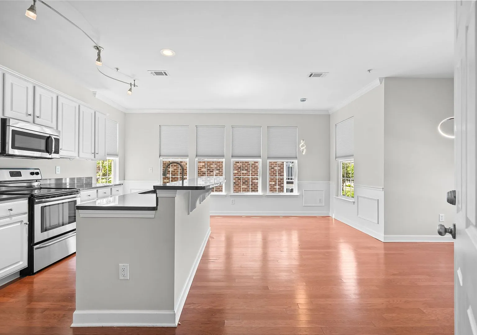 Modern & Spacious 2BR Townhouse in Myrtle Beach — Photo 3