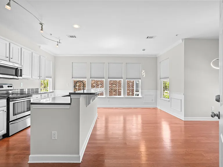2798 Howard Ave #G — Photo 3