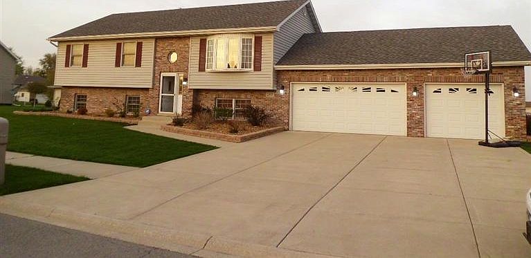 1st image of 2911 Ramblewood St