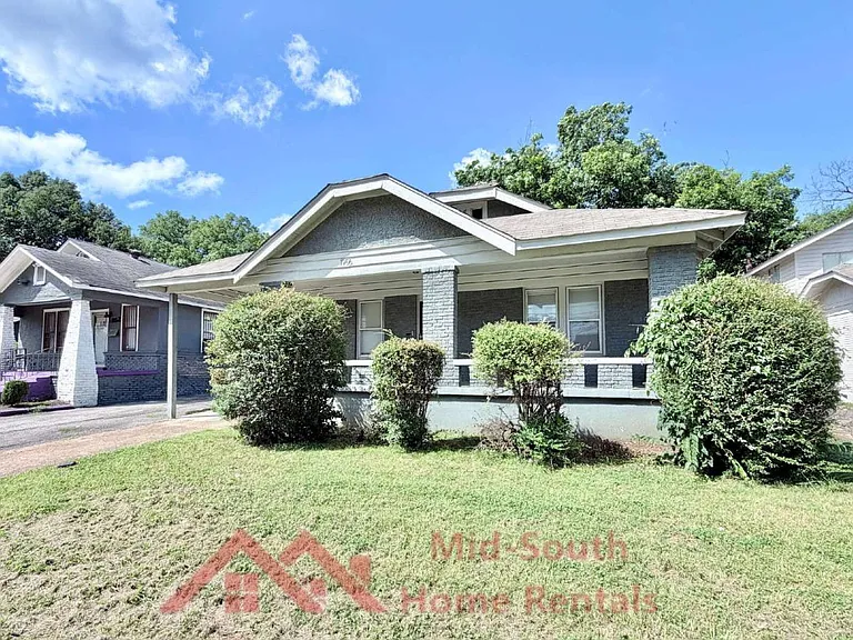 1956 Lamar Ave — Photo 1