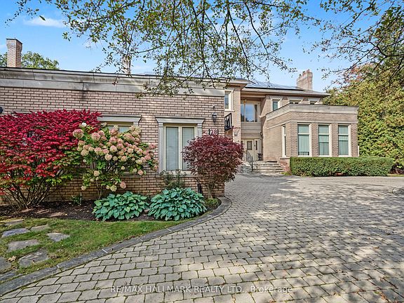 3rd image of 28 Renaissance Ct W