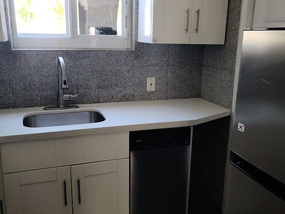 2nd image of 900 Pansylvenia Ave #9