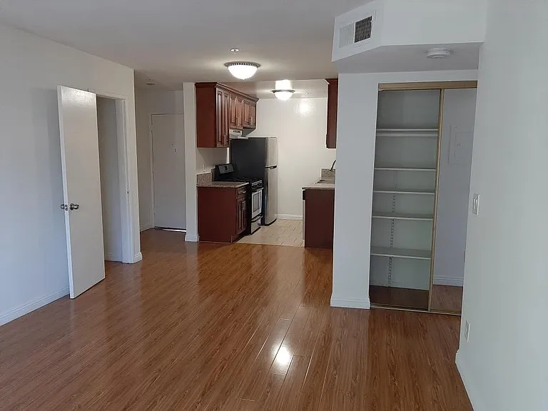 Edgemont Apartments — Photo 16