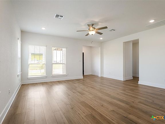 3rd image of 350 Yellowstone Dr