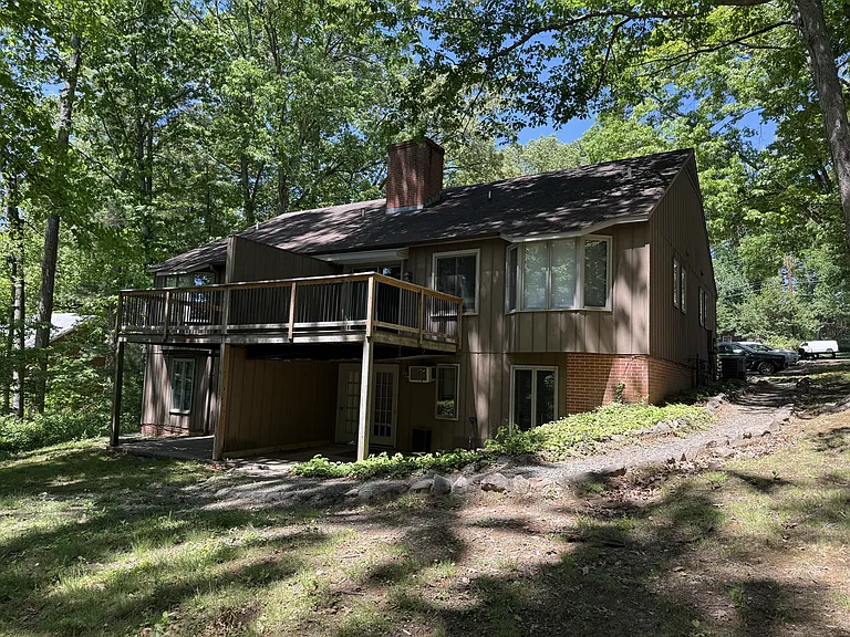1803C Inglewood Dr — Photo 2