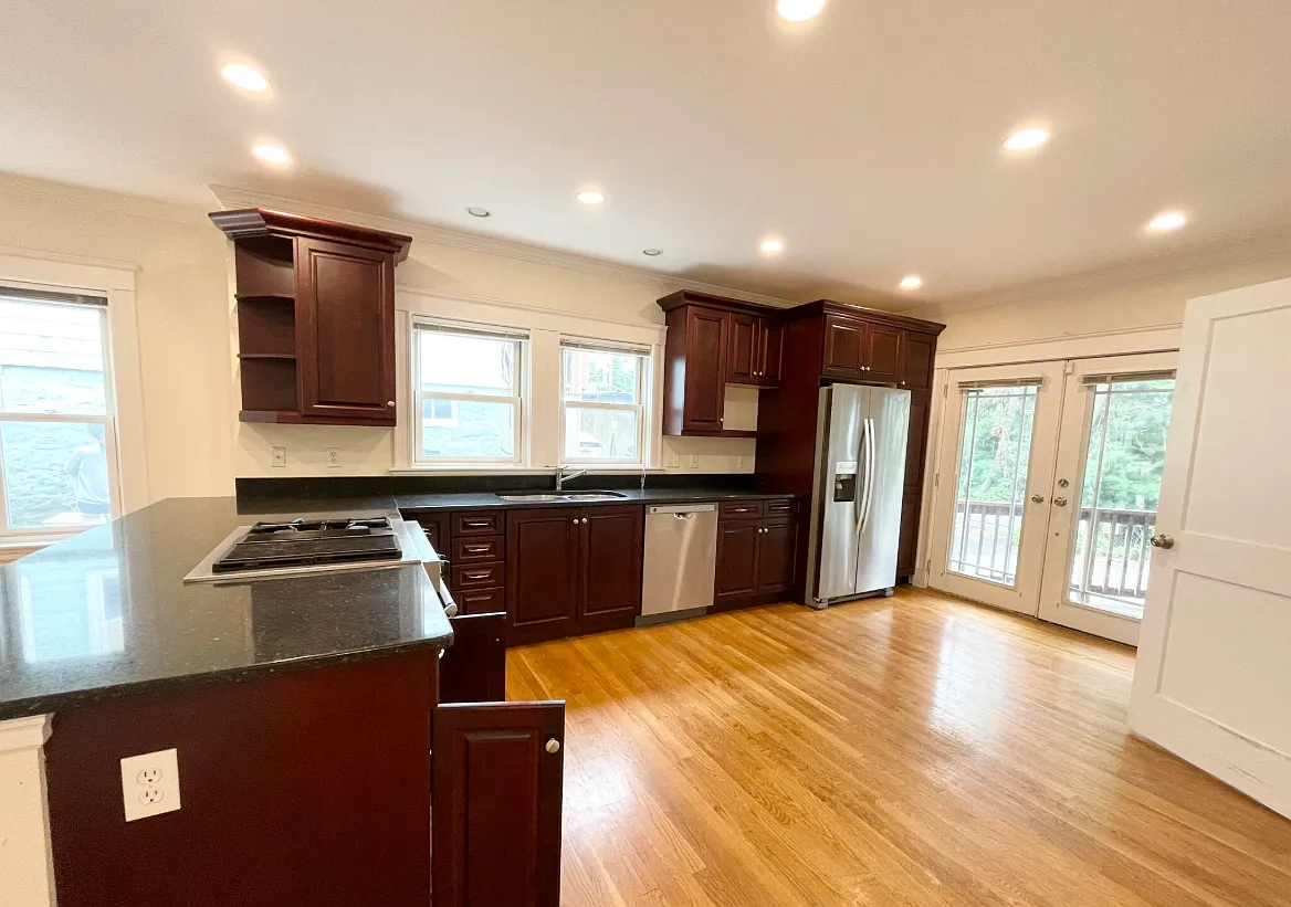 5 bed, 1200 sqft, $6,000 — Photo 1
