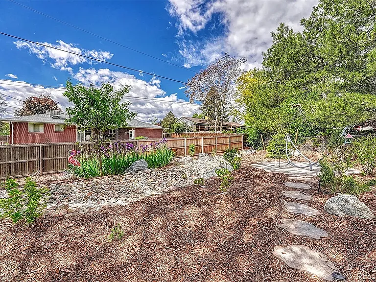 12398 W Mexico Pl — Photo 2