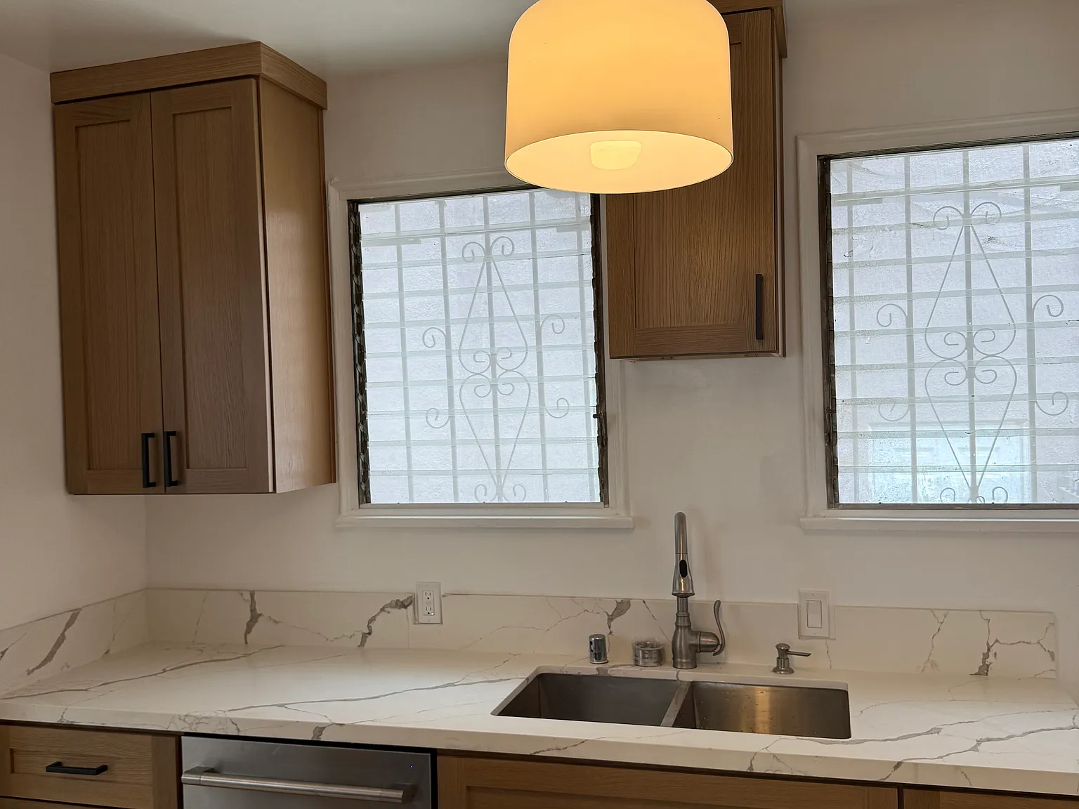 3 bed, 2200 sqft, $4,495 — Photo 3