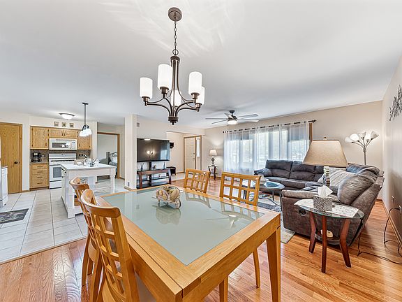 5th image of 17851 Columbus Ct #20