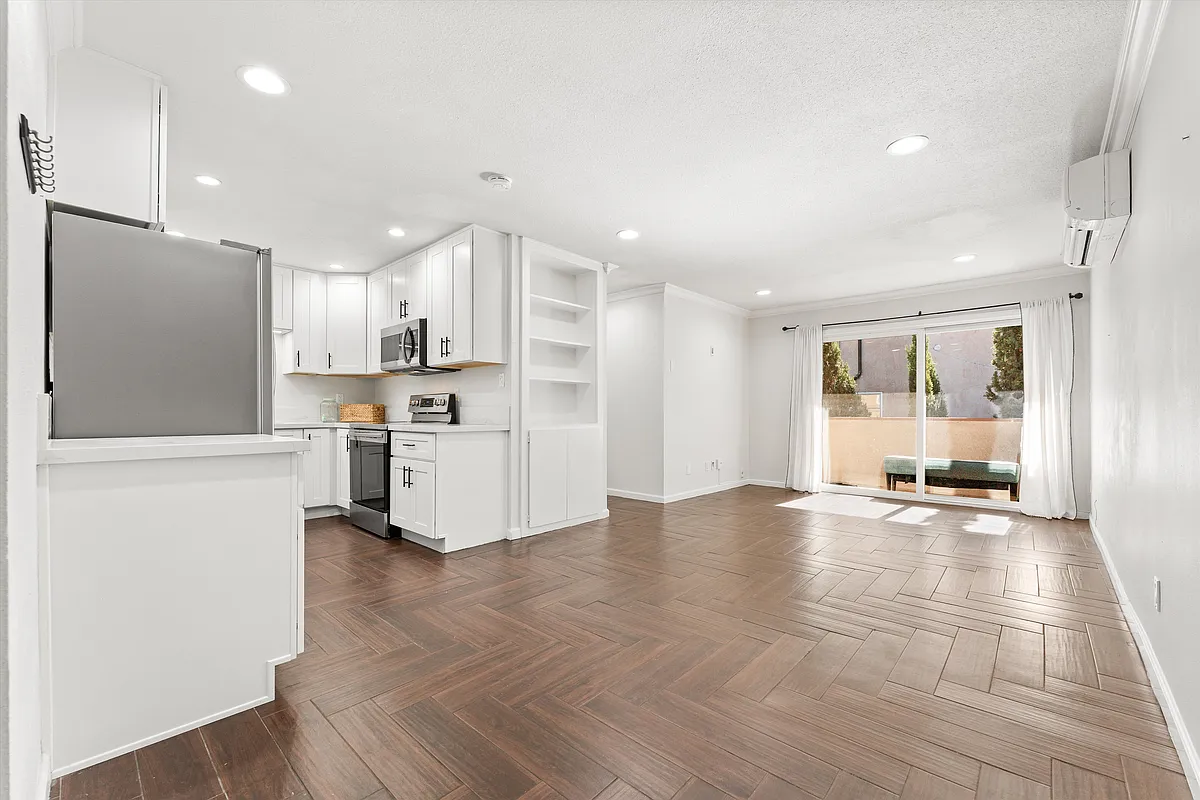 Building Photo - 3769 1st Ave #11