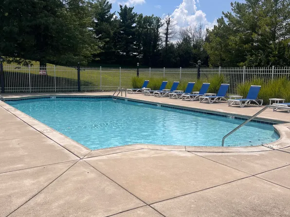 955 Mistflower Ln, Florence, KY 41042