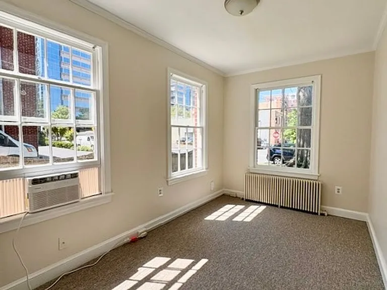 - 4534 Avondale Street — Photo 8