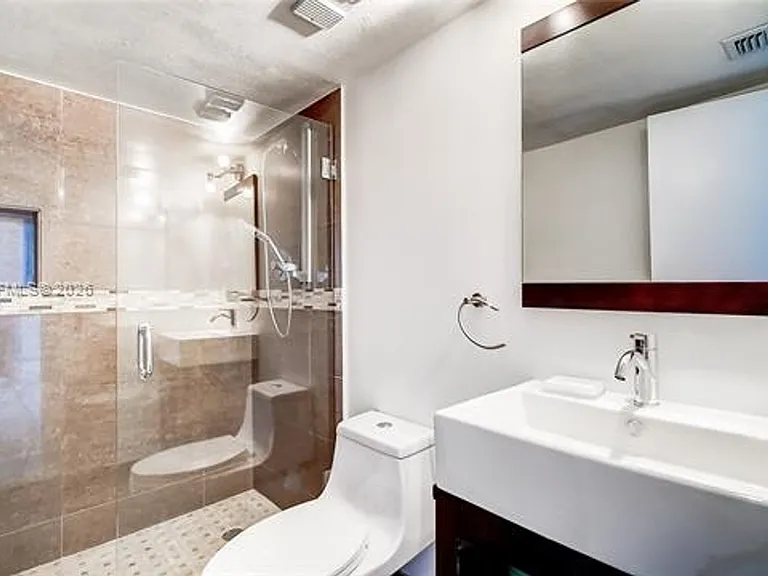 2401 Collins Ave #1410 — Photo 15