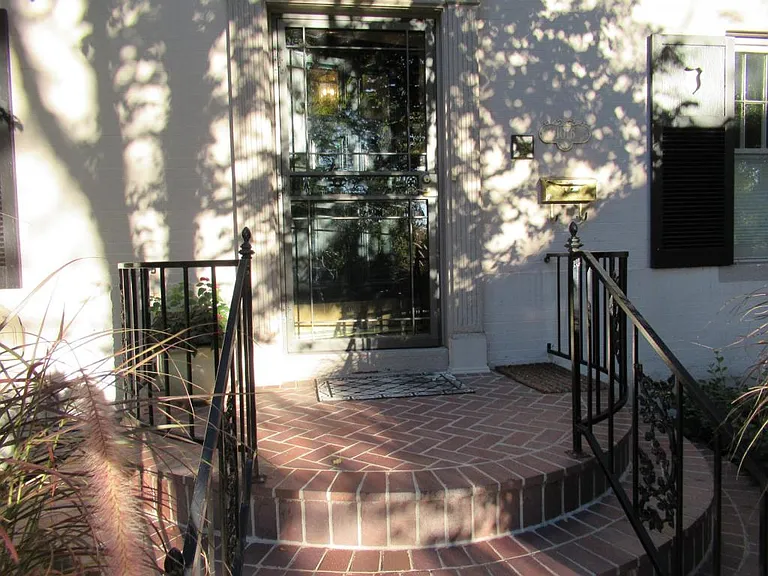 1016 N Lafayette St — Photo 8
