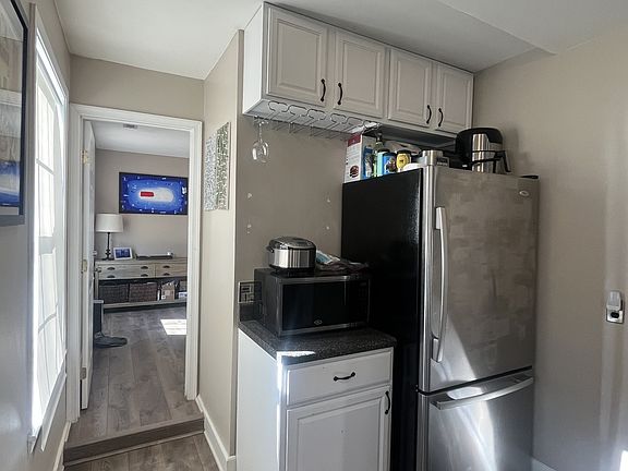 5th image of 710 Forrest Dr