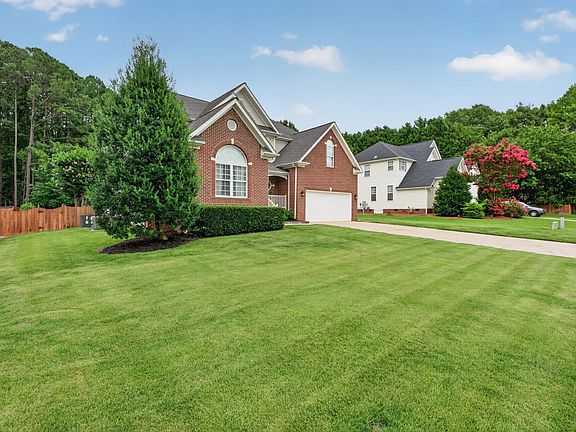 2nd image of 206 Fern Ridge Dr