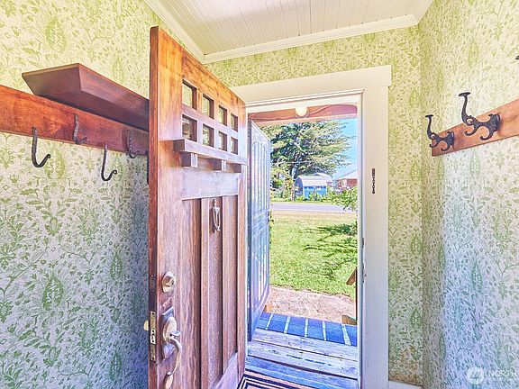 3rd image of 26405 Sandridge Road
