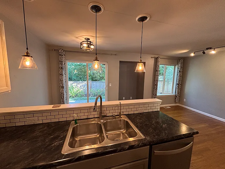 3300 Rosewood St — Photo 4