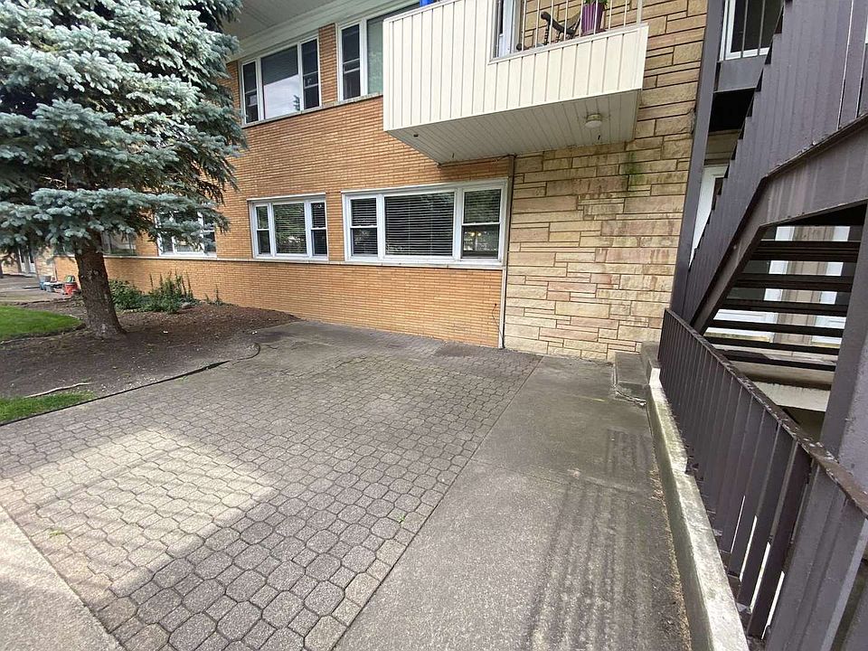 1st image of 11 Garden Dr APT 4