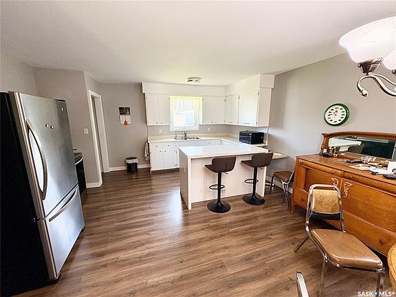 3rd image of 335 Central AVENUE S