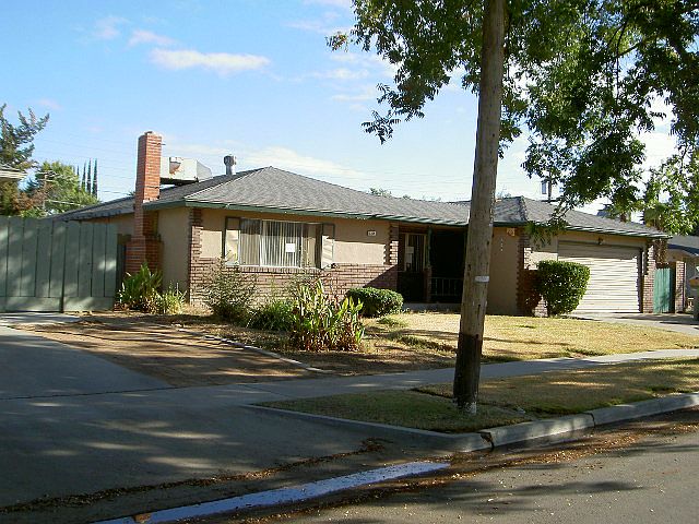 2nd image of 1354 N Fine Ave