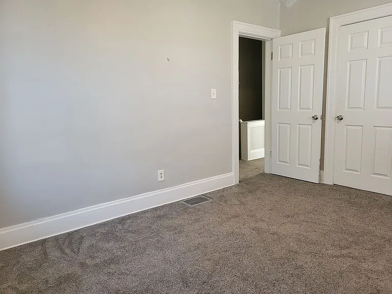 798-804 E Whittier St — Photo 14