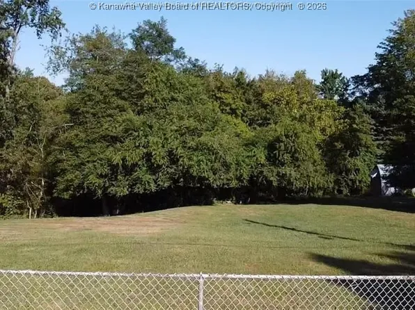 2199 Oakridge Dr, Charleston, WV 25311