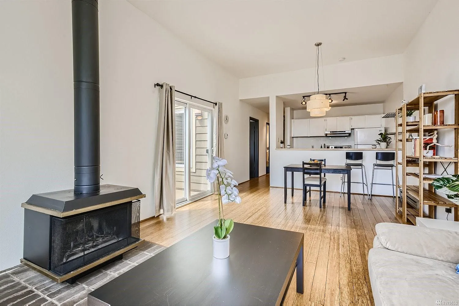 2 bed, 849 sqft, $2,900 — Photo 4