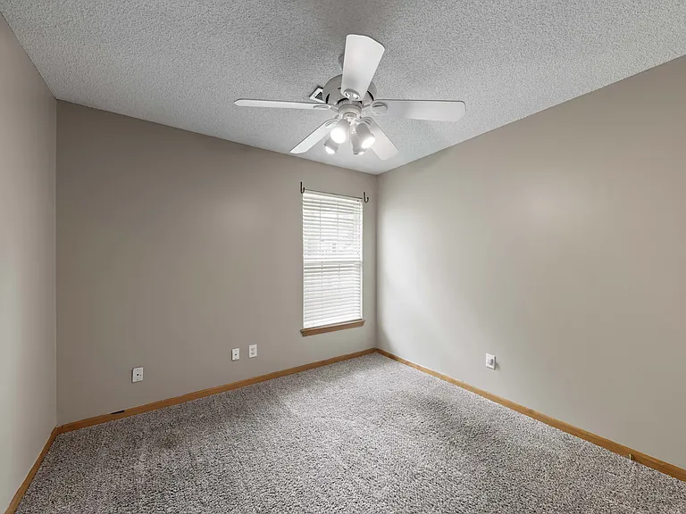 948 N Pine St — Photo 19