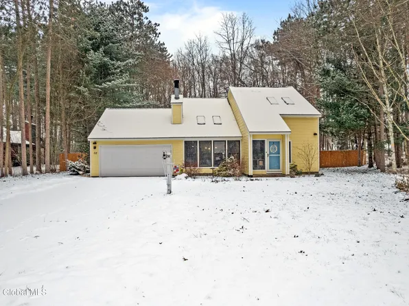 32 Mayapple Way, Malta, NY 12020