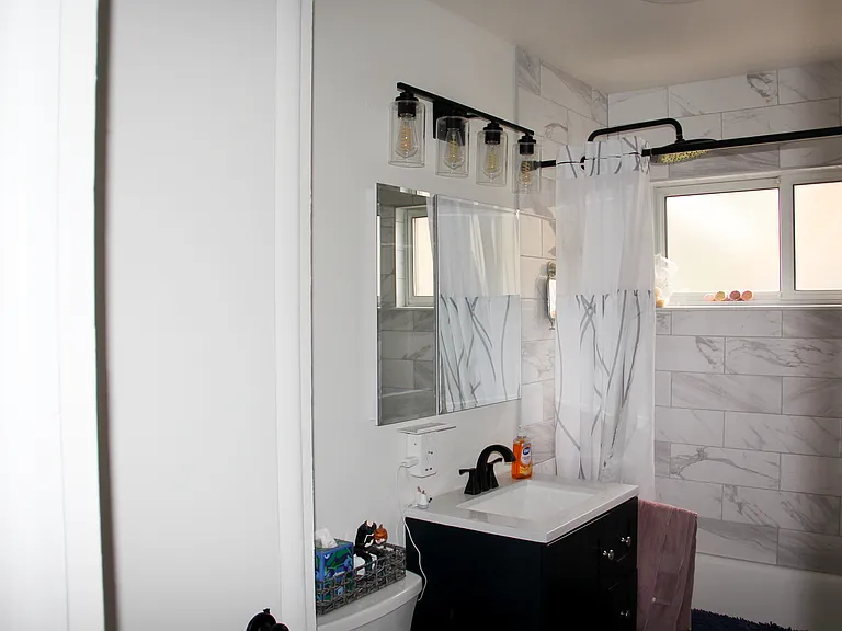 1495 S Grape St — Photo 13
