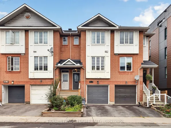 13 Robinson Ave #11, Ottawa, ON K1N 8N8