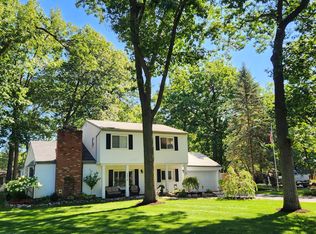 5675 Clinton River Dr, Waterford, MI 48327