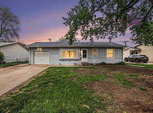 7504 Valley Rd, La Vista, NE 68128