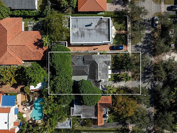 2nd image of 513 Giralda Ave