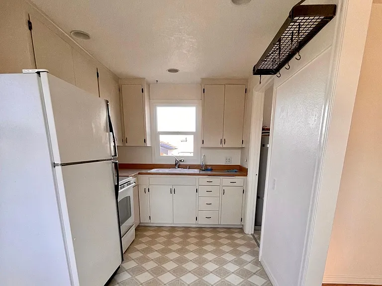 1203 E Georgiana St — Photo 8