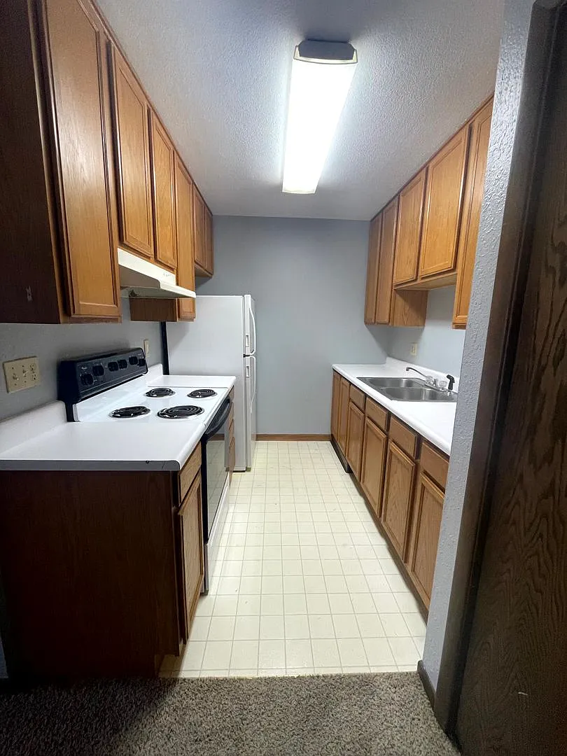 210 W Center St — Photo 2