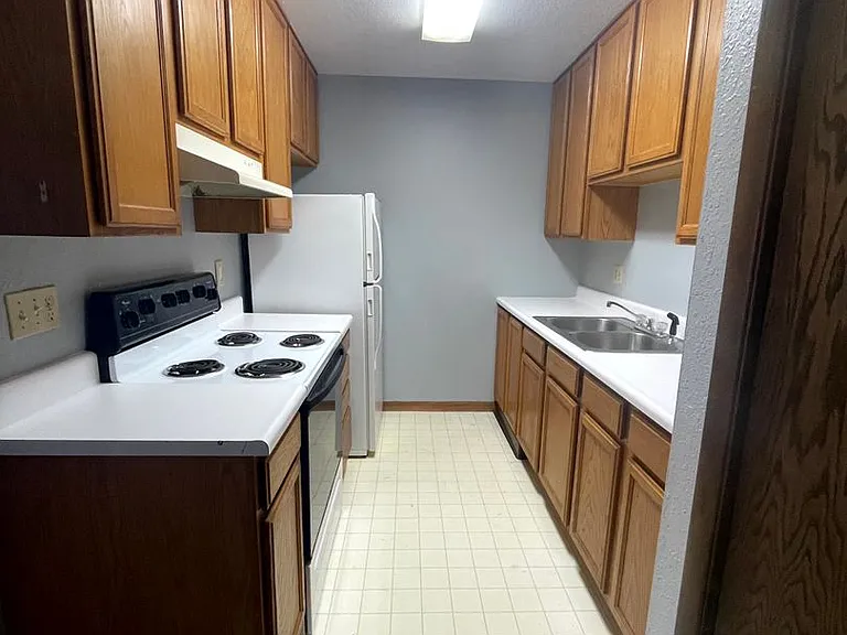 210 W Center St — Photo 2