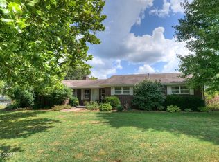 1523 N Black Cat Rd, Joplin, MO 64801